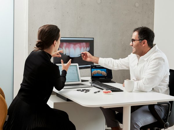 Reconstruction dentaire complète : planification et étapes clés pour retrouver le sourire